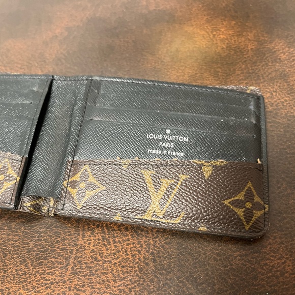Men’s Louis Vuitton Bifold Wallet - Picture 8 of 15